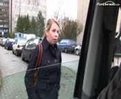 Alica wird vom fremden im Auto gebumst - Bumsbus from auto boobs