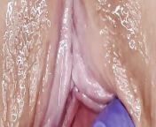 CLOSE UP: I get him to put on latex gloves and rub my clit and finger fuck my pussy from close up puts hd