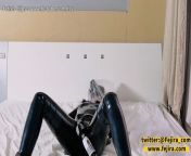 Fejira com Girl in full body latex girding herself for orgasm from sex gird video