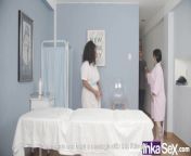 Mom hires Afro-Peruvian masseuse, ends up fucking son from iraksex
