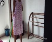 මාමා නැති වෙලේ හොරෙන් පුංචිගේ ඇතුලේම යැවුවා Sri lankan Sexy Aunty &nbsp;Always Need to Blow her with Cum from tamil actress vodka sex video village